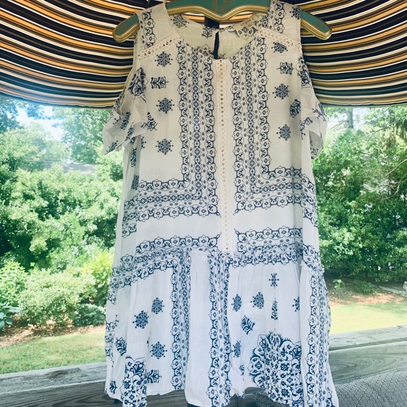 Umgee • Cold Shoulder Top - Picture 8 of 8